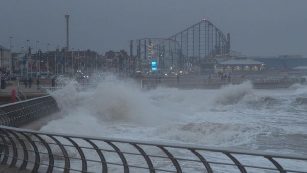 Tempête Dennis : des victimes en Grande-Bretagne