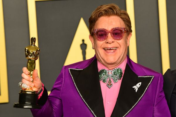 Elton John interrompt brusquement un concert à Auckland en raison d'une pneumonie