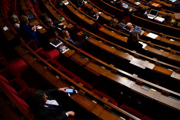 Retraites: la réforme dans le chaudron des députés lundi, avec un nouveau ministre