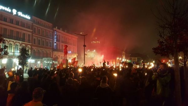Toulouse. Les images de la marche aux flambeaux qui s'est déroulée au centre-ville