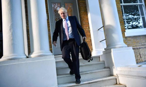 Downing Street a refusé de dire si Boris Johnson est d'accord avec un conseiller qui a suggéré que les Noirs étaient mentalement inférieurs et a préconisé la contraception obligatoire [...]