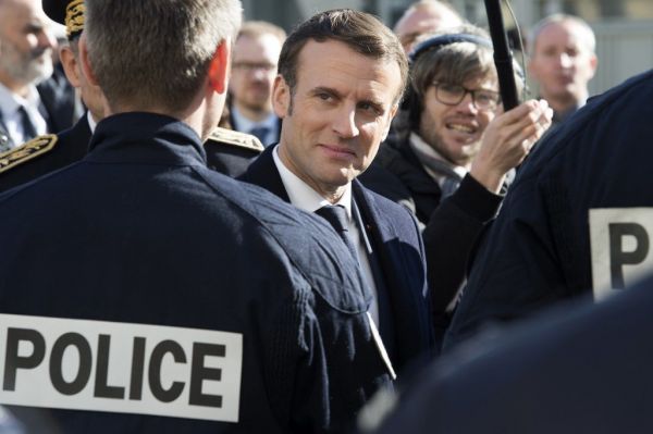 Emmanuel Macron risque-t-il de tomber dans le piège du RN ?