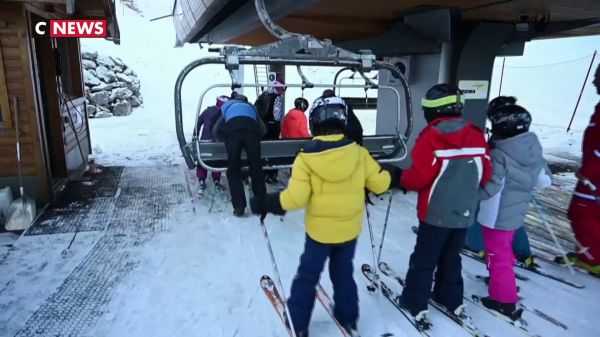 Neige livrée par hélicoptère : Élisabeth Borne reçoit des représentants de stations de ski