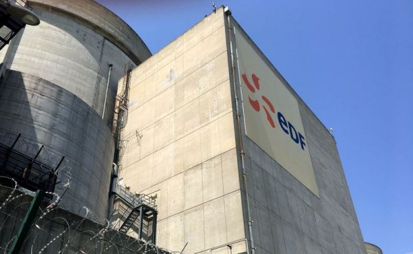 Electricite de France : Action de Greenpeace au Tricastin à la veille de l'arrêt de Fessenheim