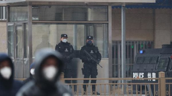 Chine : "Je devais voir mon mari en prison, mais ma visite a été annulée à cause de l'épidémie"