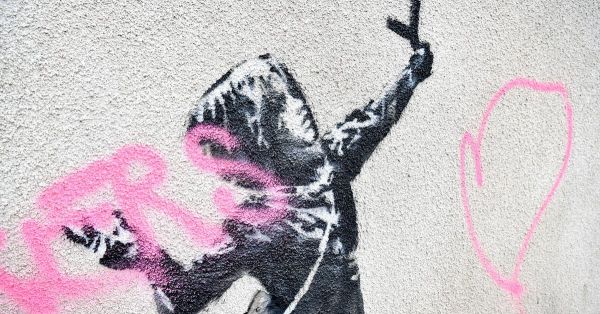 Banksy se réjouit que son œuvre de la Saint-Valentin a été vandalisée