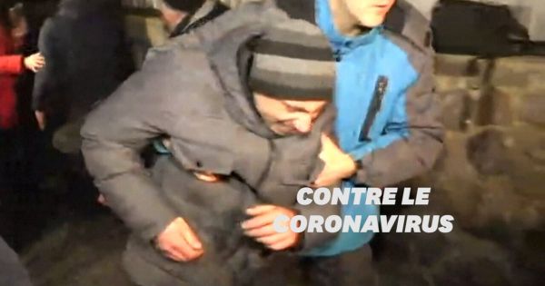 Coronavirus: un village en Ukraine se révolte pour ne pas accueillir des personnes évacuées de Chine