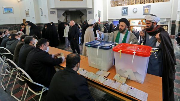 "Les candidats pour lesquels je voulais voter ont tous été disqualifiés" : en Iran les conservateurs favoris des législatives