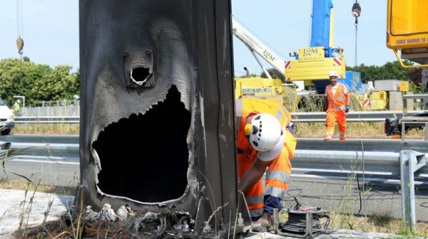 Trois Gilets jaunes condamnés à de la prison ferme pour avoir vandalisé des radars