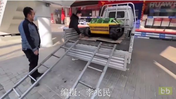 La Chine utilise un mini-tank télécommandé pour désinfecter les rues du coronavirus