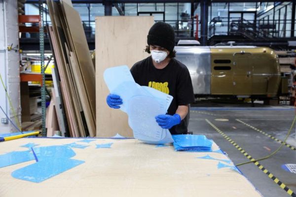 Covid-19 : quand Prada, Airbus ou Pernod Ricard participent à l'effort de guerre