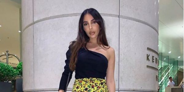 Sananas joue les aventurières sexy échouée sur un petit rocher !