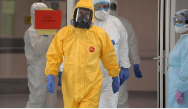 Poutine visite un hôpital pour patients atteints de coronavirus