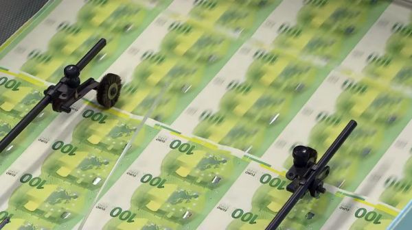 Christine Lagarde, future plus gros imprimeur de billets au monde ? Le bilan de la BCE bondit de 223 milliards € et atteint désormais un nouveau sommet historique à 4927,27 milliards € !!