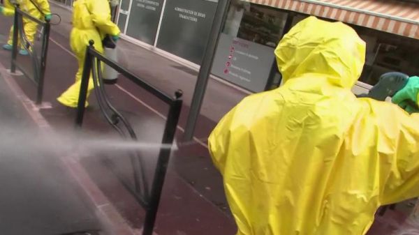 Coronavirus : à Cannes, la désinfection des rues a commencé