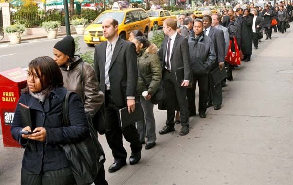 USA: Les anticipations des banques US pour le chiffre très attendu des inscriptions au chômage demain… VIOLENT !!