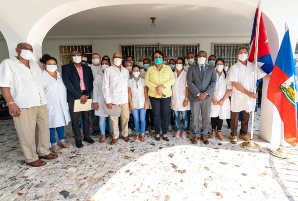 Coronavirus : plus de 300 médecins et infirmiers cubains volent au secours d’Haïti