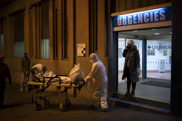Plus de 800 morts en 24 heures en Espagne