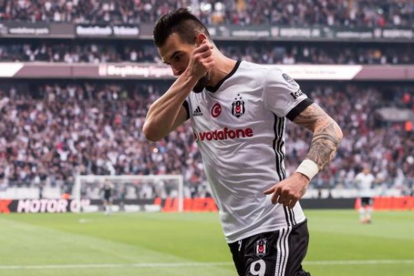 Foot - ESP - Coronavirus - Coronavirus : inquiet pour sa famille, Alvaro Negredo (Al Nasr) implore les Espagnols de rester chez eux