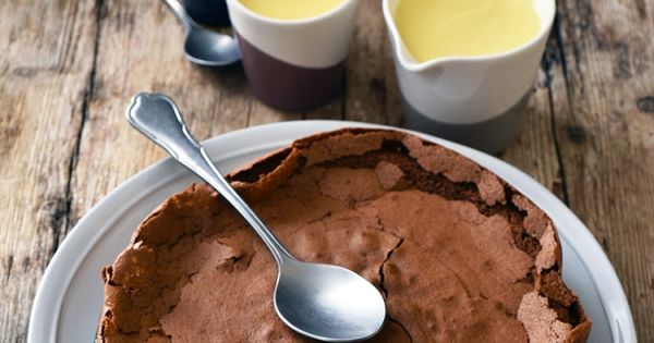 Gâteau au chocolat très chocolat et crème anglaise parce que le chocolat...