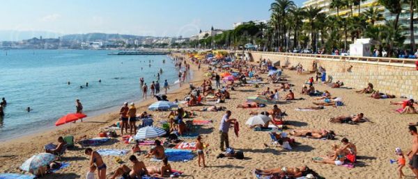 Coronavirus - La ville de Cannes expérimente un système de contrôle du port du masque par caméra - Les données sont exploitables quinze minutes après l'enregistrement des images - Vidéo