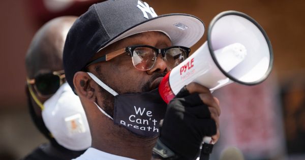 Le frère de George Floyd lance un appel au calme pendant les manifestations