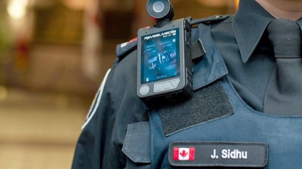 Montréal: deux arrondissements réclament le port de caméras pour les policiers