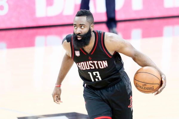 James Harden comparé à Jordan et Chamberlain par une légende NBA