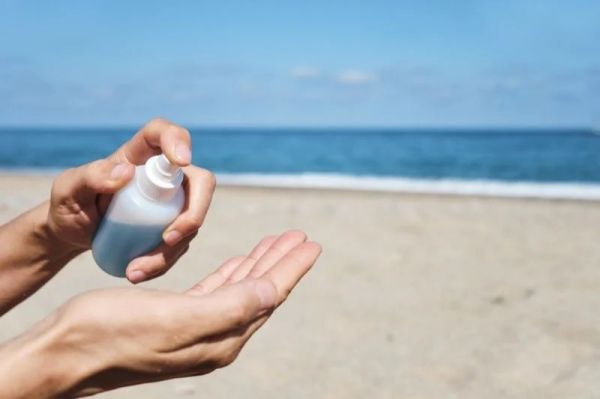 Gel hydro alcoolique et soleil: une association qui n’est pas sans danger