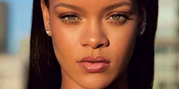 Rihanna s’affiche en pleine confection de sa nouvelle collection Fenty !