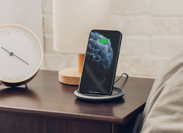 Chargeur sans fil Lounge Q chez Moshi.
