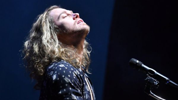 Julien Doré se met à nu dans son nouvel album "Aimée" et rend hommage à sa grand-mère alésienne