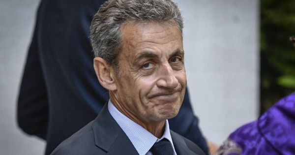 Nicolas Sarkozy publie un nouveau livre intitulé "Le Temps des tempêtes"