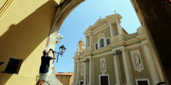 Balade historique dans les ruelles ombragées de Menton