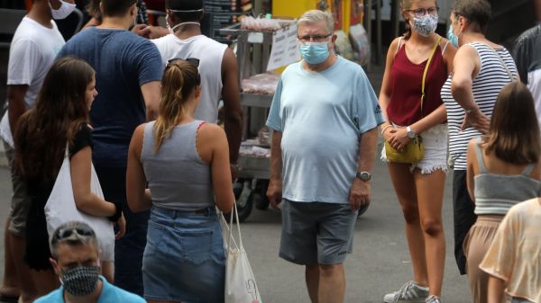 Ces villes françaises qui imposent le port du masque en extérieur