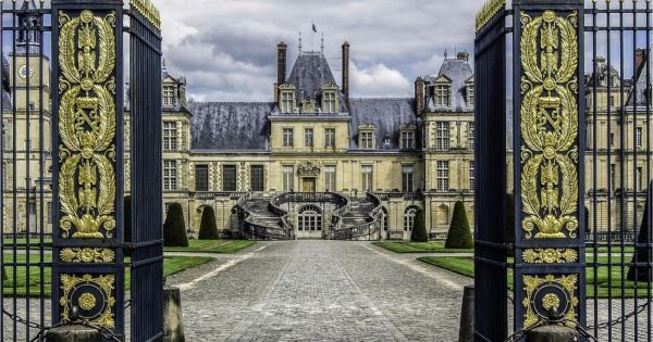 Le dernier meuble de Louis XV en mains privées acquis par le château de Fontainebleau