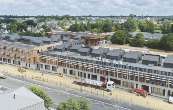Un campus lycéen marche pour le climat