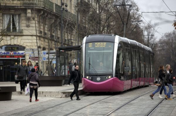 Dijon : un conducteur de tramway frappé après avoir réclamé le port du masque