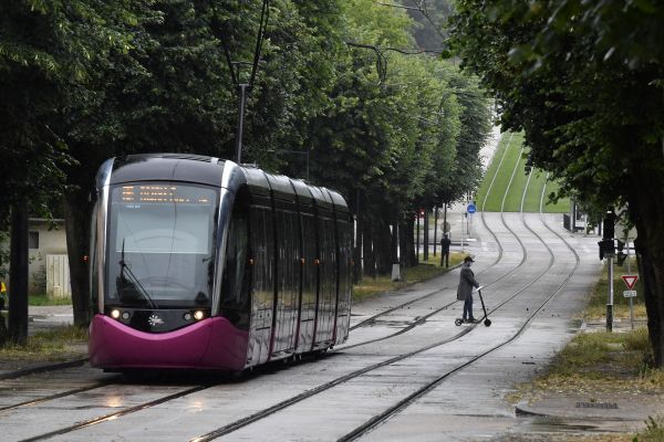 Dijon : un conducteur de tramway frappé par plusieurs passagers pour avoir réclamé le port du masque