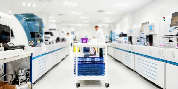 Biologie médicale : 105 laboratoires de l'Ouest changent de mains