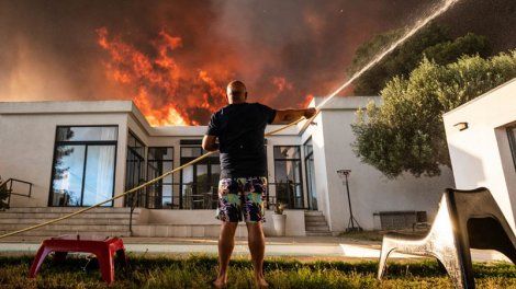 Violent incendie près de Marseille, plus de 1.000 pompiers mobilisés