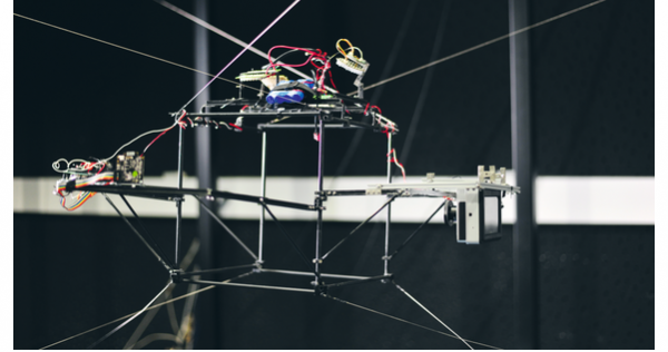 Un robot pour suivre le vol des insectes