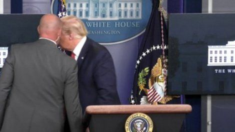 Donald Trump provisoirement évacué de sa conférence de presse par le Secret Service