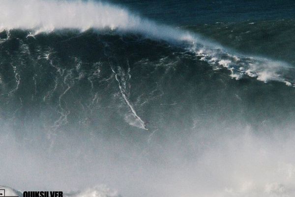 Justine Dupont et Kai Lenny meilleurs surfeurs de gros de l'année