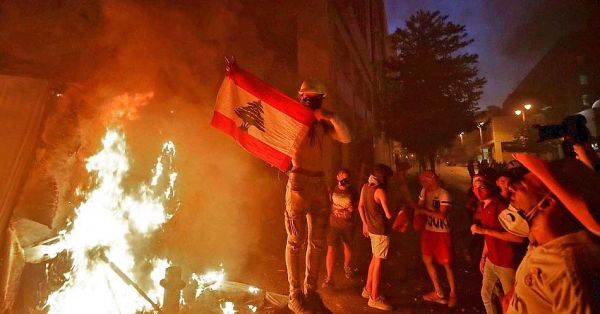 Une semaine après les explosions, la rue libanaise en guerre contre ses dirigeants