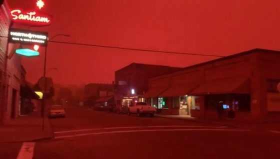 USA:  un signe des temps ? Des incendies sans précédent ont transformé le ciel en orange vif et rouge sang sur la Californie et l'Oregon