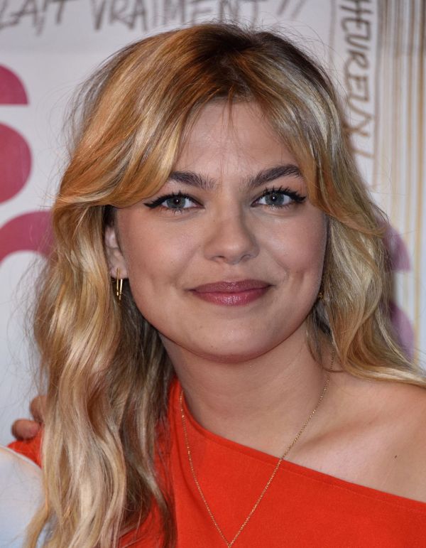 Louane rassure ses fans : « Je vis ma best life »