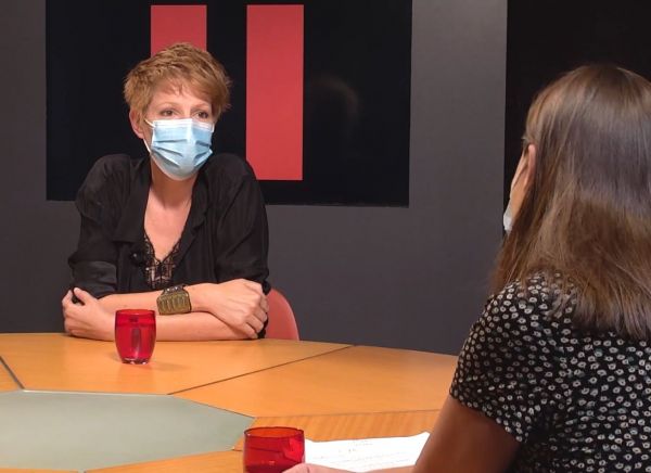 Le masque comme marqueur de la soumission des journalistes au Système