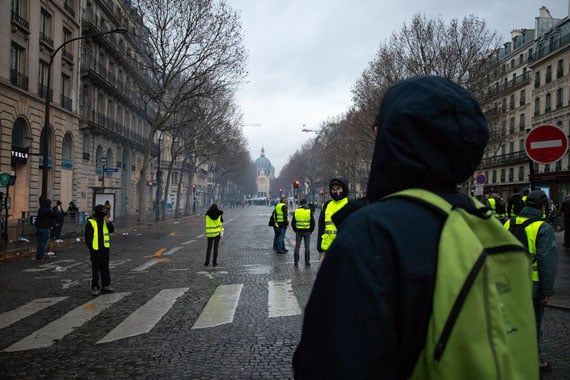 Gilets jaunes : Face à Geneviève Legay, le capitaine de gendarmerie avait ignoré l'ordre de charger du commissaire de police