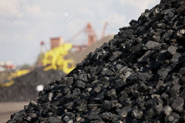 « Icoulogie ! La France rallume ses centrales à charbon... Les éoliennes c'est du vent !! » L'édito de Charles SANNAT